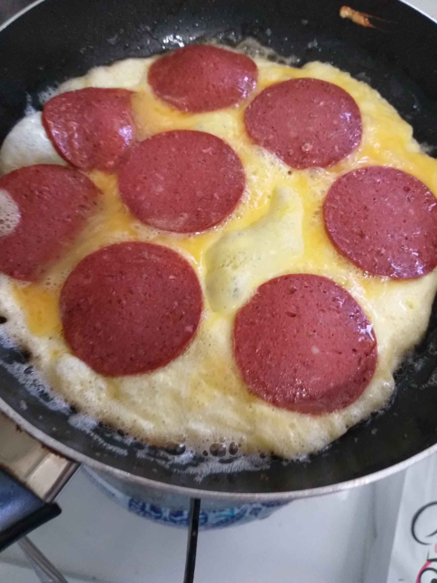 Sucuklu sahanda yumurta
